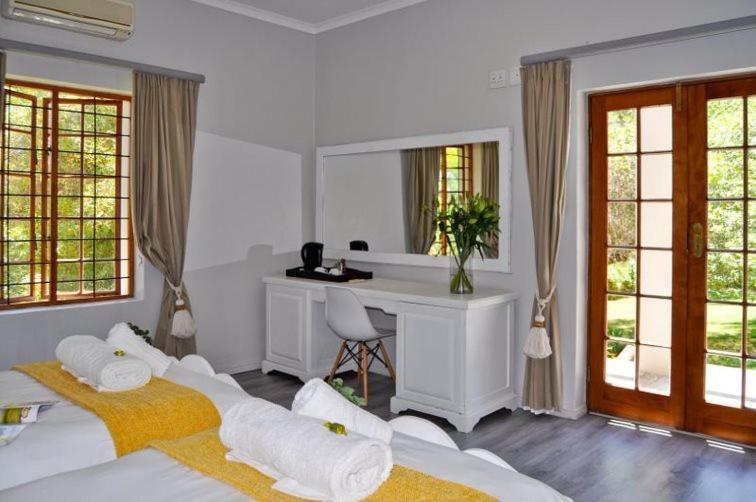 Thorntree Country Lodge Oudtshoorn Exterior photo